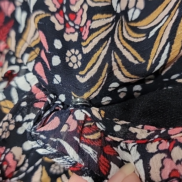 Liz Claiborne Size PS Navy Floral Blouse, Tie Waist, Faux Wrap, V Neck, NEW - Picture 13 of 13